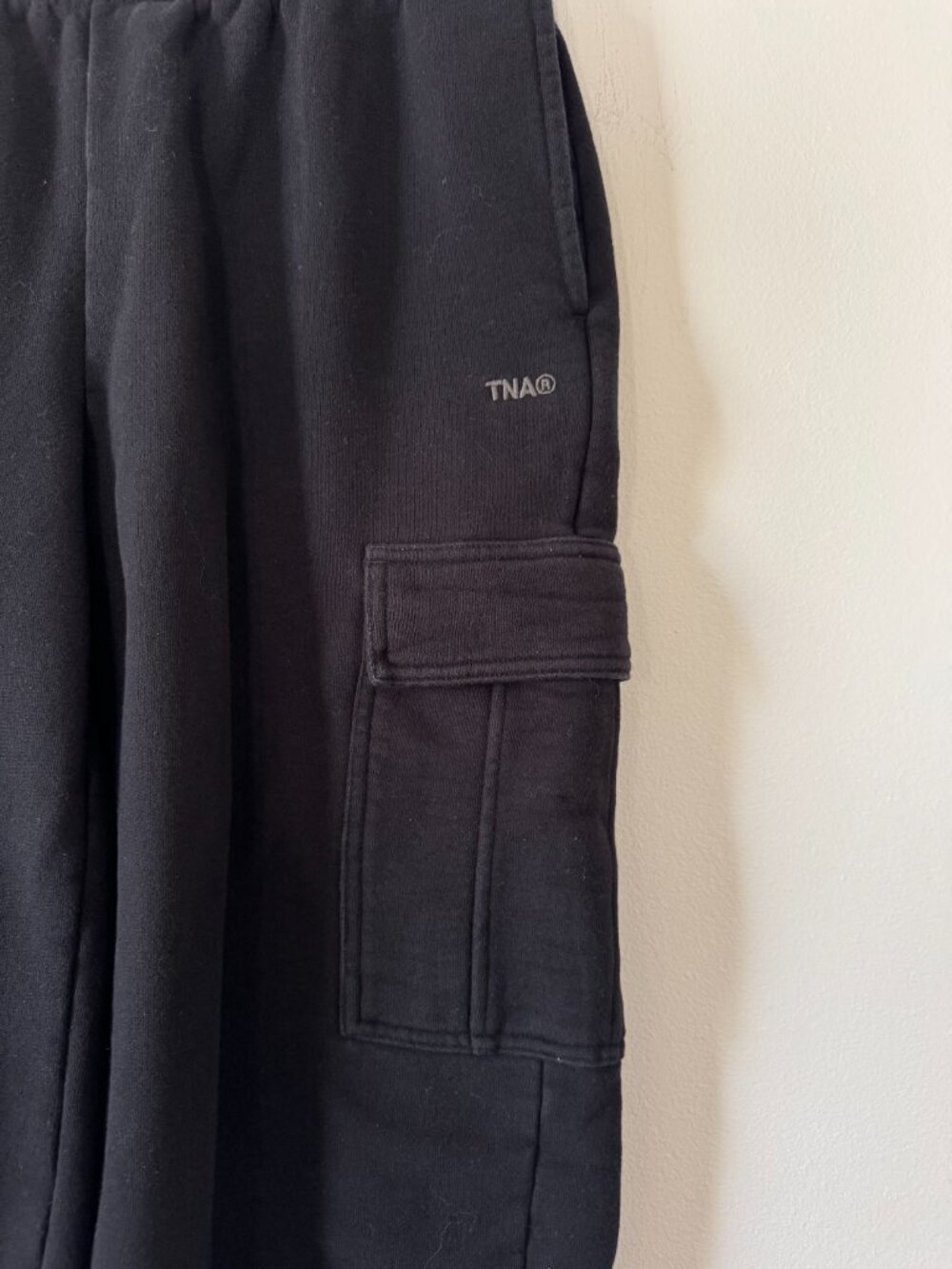 Aritzia TNA Cozy Sweatfleece Mega Cargo Sweatpant - Picture 3 of 12